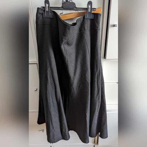 women's skirt - Picture 1 of 3